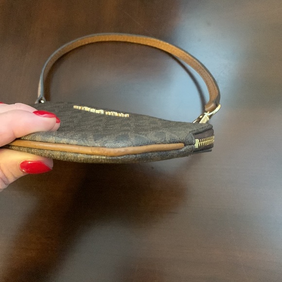 Michael Kors Jet Set Travel Large Logo Wristlet - Picture 6 of 7